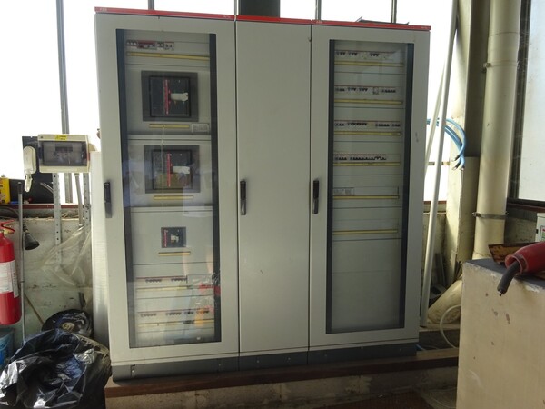 1#5455 Quadro elettrico e arredamento da ufficio in vendita - foto 1