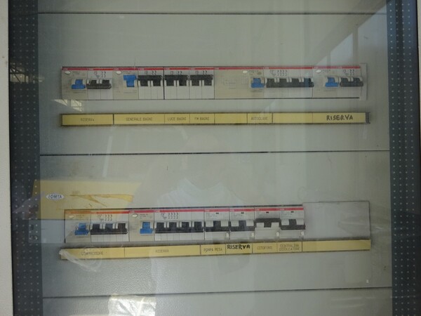 1#5455 Quadro elettrico e arredamento da ufficio in vendita - foto 3