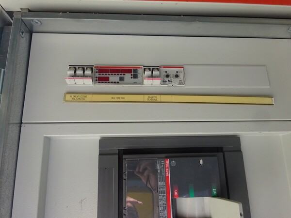 1#5455 Quadro elettrico e arredamento da ufficio in vendita - foto 8