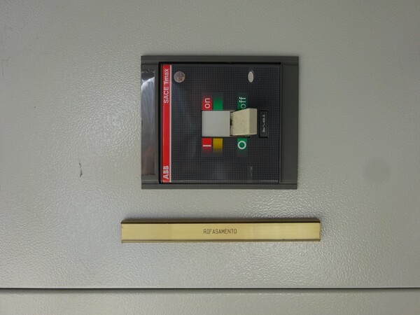 1#5455 Quadro elettrico e arredamento da ufficio in vendita - foto 12