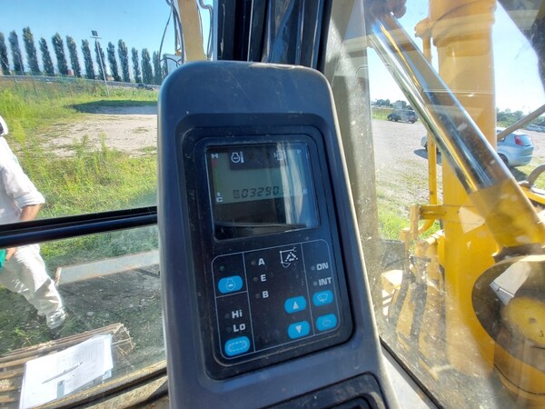 24#5479 Escavatore Komatsu PC138US con trincia in vendita - foto 12
