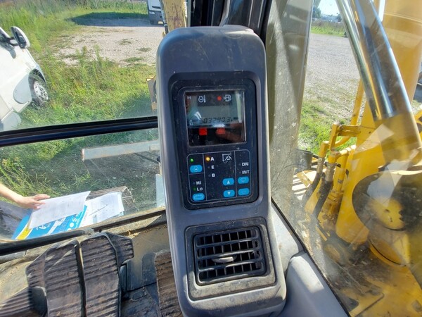 24#5479 Escavatore Komatsu PC138US con trincia in vendita - foto 16
