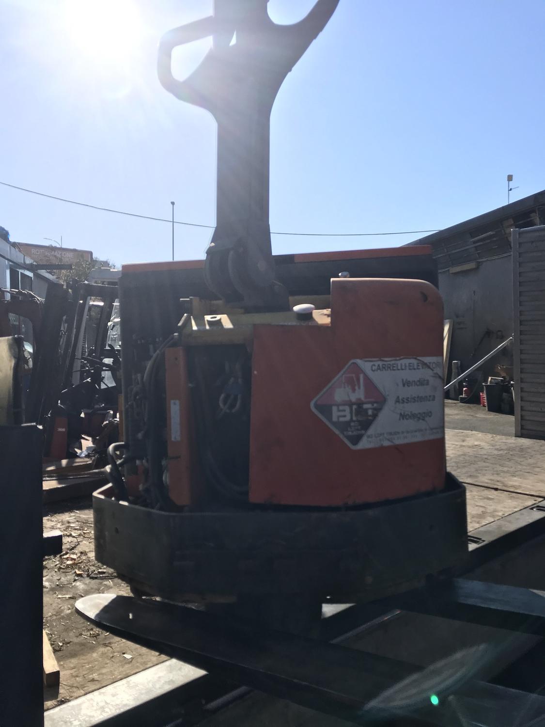 Lot Toyota BT pallet truck