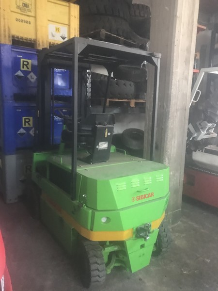 Carrelli elevatori in vendita