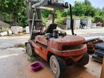 Image 2 - Linde 40 forklift - Lot 35 (Auction 5493)