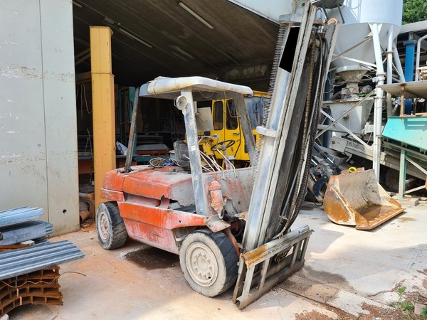 35#5493 Carrello elevatore Linde 40 in vendita - foto 3