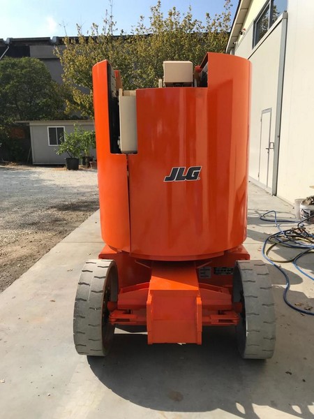 1#5501 Piattaforma semovente articolata JLG E300AJ in vendita - foto 2