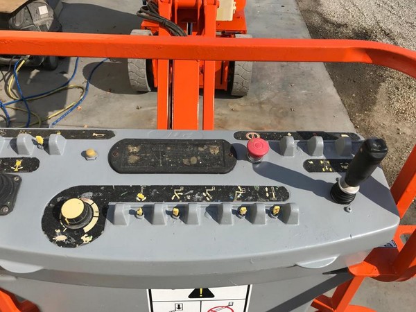 1#5501 Piattaforma semovente articolata JLG E300AJ in vendita - foto 3