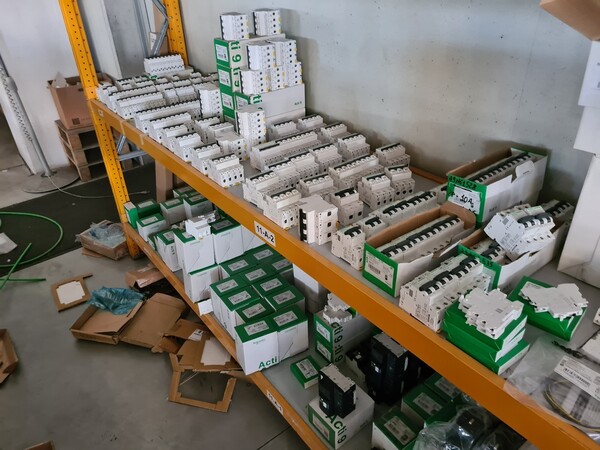 17#5516 Attrezzature per costruzione quadri di distribuzione in vendita - foto 1
