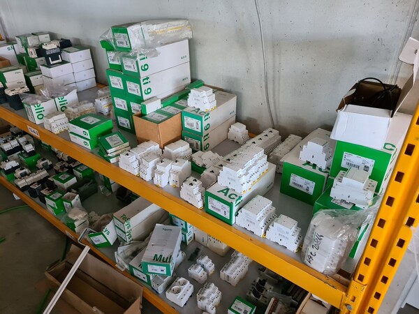17#5516 Attrezzature per costruzione quadri di distribuzione in vendita - foto 2