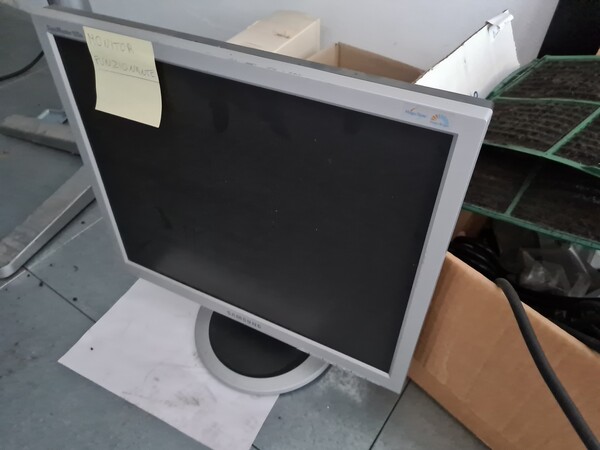 18#5516 Arredi ed attrezzatura elettronica da ufficio in vendita - foto 5