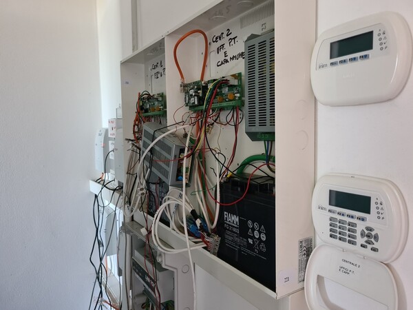 18#5516 Arredi ed attrezzatura elettronica da ufficio in vendita - foto 12