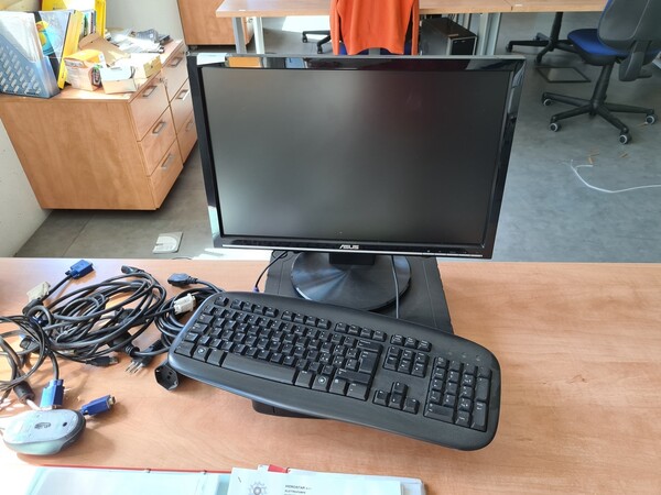 18#5516 Arredi ed attrezzatura elettronica da ufficio in vendita - foto 137