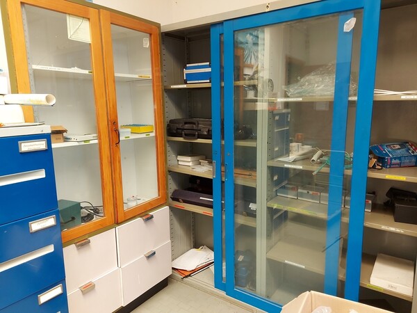 15#5521 Attrezzatura per certificazioni strumentazione elettrica e arredi in vendita - foto 4