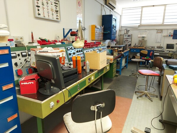 15#5521 Attrezzatura per certificazioni strumentazione elettrica e arredi in vendita - foto 5