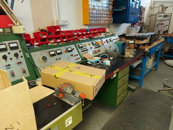 15#5521 Attrezzatura per certificazioni strumentazione elettrica e arredi in vendita - foto 8