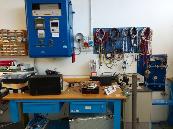 15#5521 Attrezzatura per certificazioni strumentazione elettrica e arredi in vendita - foto 9