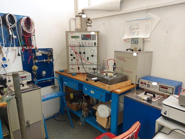 15#5521 Attrezzatura per certificazioni strumentazione elettrica e arredi in vendita - foto 10