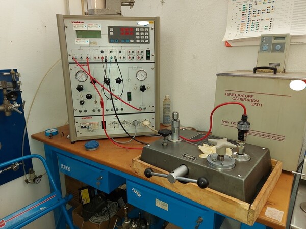 15#5521 Attrezzatura per certificazioni strumentazione elettrica e arredi in vendita - foto 11