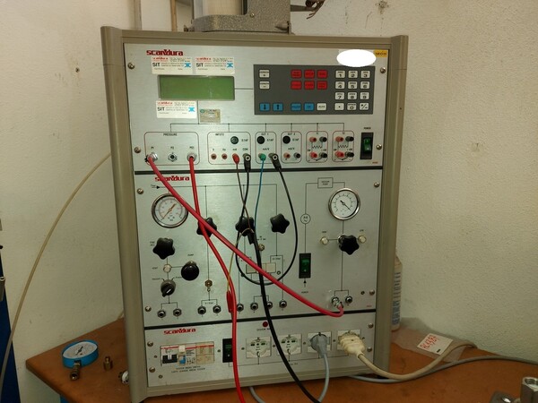 15#5521 Attrezzatura per certificazioni strumentazione elettrica e arredi in vendita - foto 13