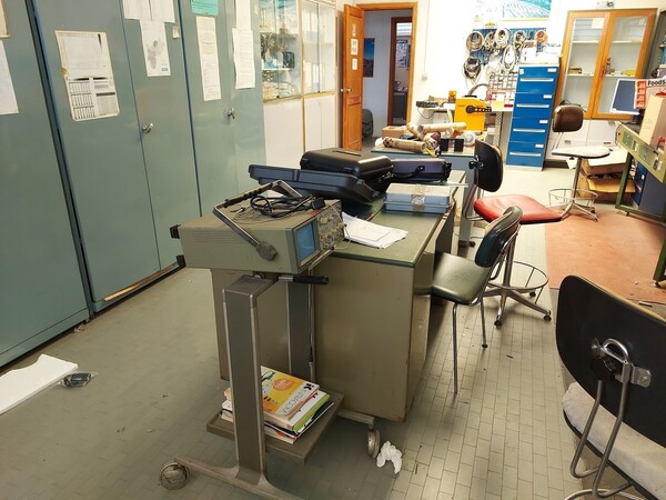 15#5521 Attrezzatura per certificazioni strumentazione elettrica e arredi in vendita - foto 19