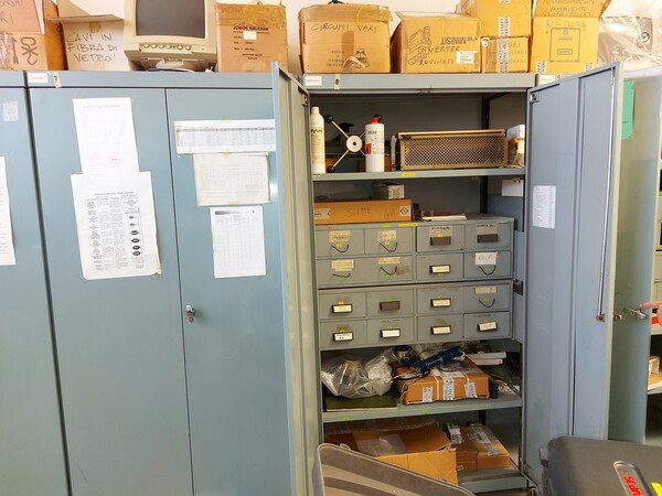 15#5521 Attrezzatura per certificazioni strumentazione elettrica e arredi in vendita - foto 22