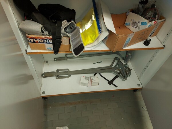 15#5521 Attrezzatura per certificazioni strumentazione elettrica e arredi in vendita - foto 32