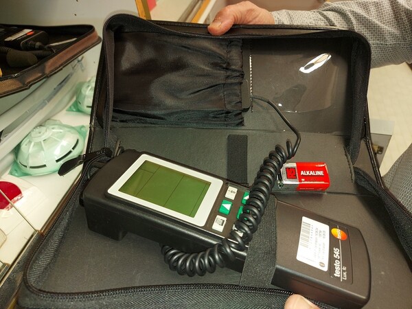 15#5521 Attrezzatura per certificazioni strumentazione elettrica e arredi in vendita - foto 34