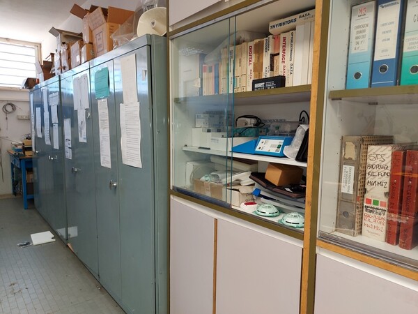 15#5521 Attrezzatura per certificazioni strumentazione elettrica e arredi in vendita - foto 38
