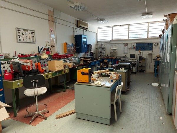 15#5521 Attrezzatura per certificazioni strumentazione elettrica e arredi in vendita - foto 41