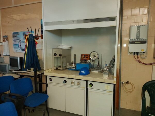 8#5521 Banco laboratorio chimico e bilancia Gibertini in vendita - foto 2
