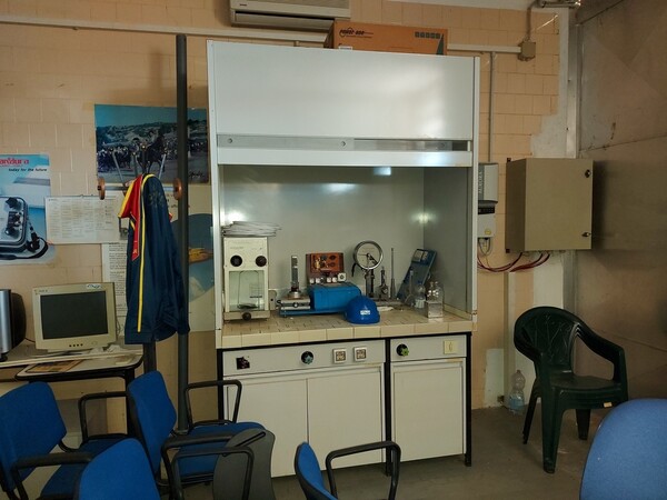 8#5521 Banco laboratorio chimico e bilancia Gibertini in vendita - foto 3