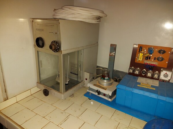 8#5521 Banco laboratorio chimico e bilancia Gibertini in vendita - foto 5