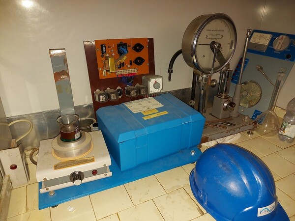 8#5521 Banco laboratorio chimico e bilancia Gibertini in vendita - foto 6