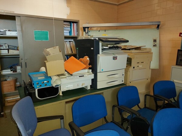 8#5521 Banco laboratorio chimico e bilancia Gibertini in vendita - foto 17