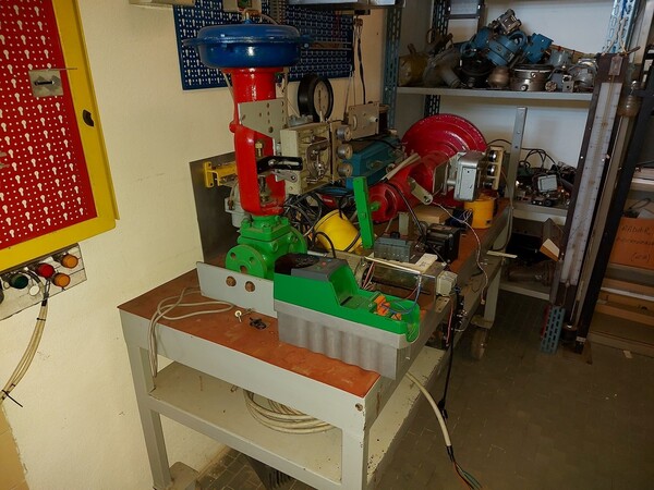 8#5521 Banco laboratorio chimico e bilancia Gibertini in vendita - foto 18