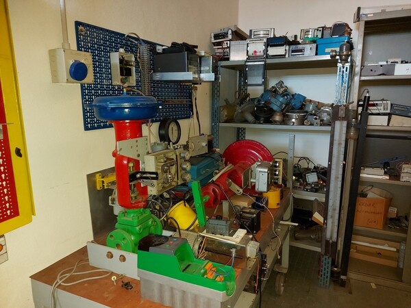 8#5521 Banco laboratorio chimico e bilancia Gibertini in vendita - foto 19