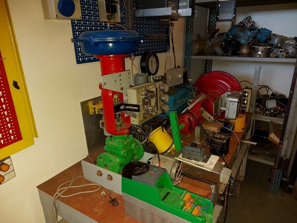 8#5521 Banco laboratorio chimico e bilancia Gibertini in vendita - foto 26