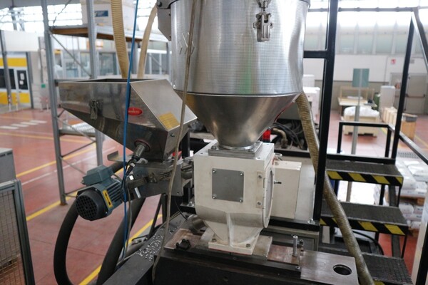 28#5528 Pressa Sandretto Mega e Stampante laser Videojet in vendita - foto 19