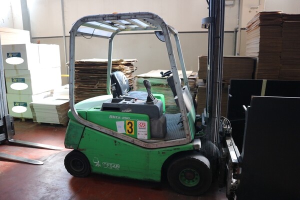 Carrelli elevatori in vendita