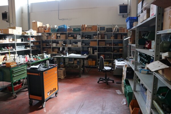 44#5528 Ricambi idraulici e attrezzature elettroniche in vendita - foto 1