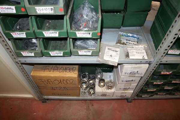 44#5528 Ricambi idraulici e attrezzature elettroniche in vendita - foto 51