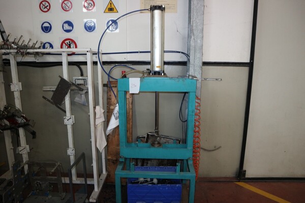 64#5528 Attrezzatura per lavorazione ferro in vendita - foto 25