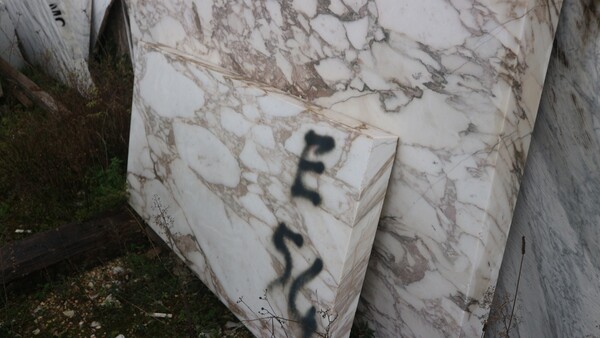 402#5538 Blocchi marmo botticino e breccia santa in vendita - foto 3