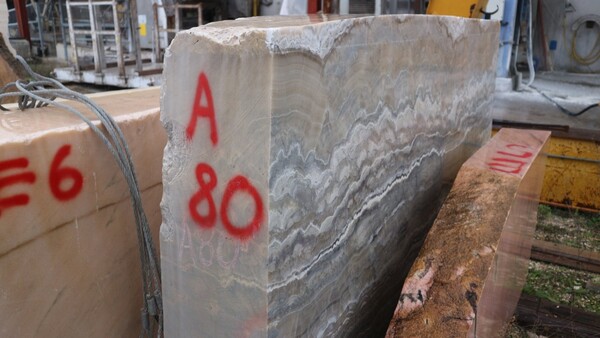 404#5538 Blocchi marmo fior di pesco e limestone in vendita - foto 3