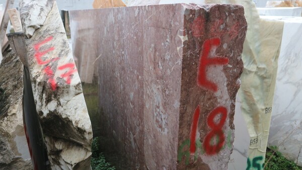 404#5538 Blocchi marmo fior di pesco e limestone in vendita - foto 11