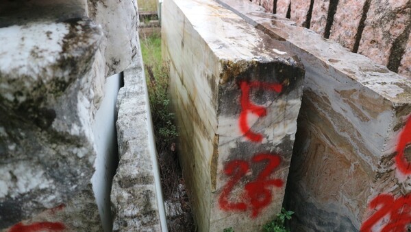 404#5538 Blocchi marmo fior di pesco e limestone in vendita - foto 15