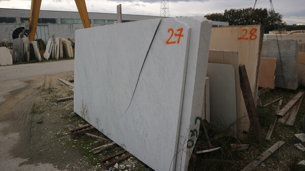 515#5538 Lastre marmo bianco cristallino e moka cream in vendita - foto 1