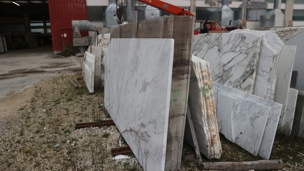 531#5538 Lastre marmo bianco statuario extra e striato elegante in vendita - foto 3