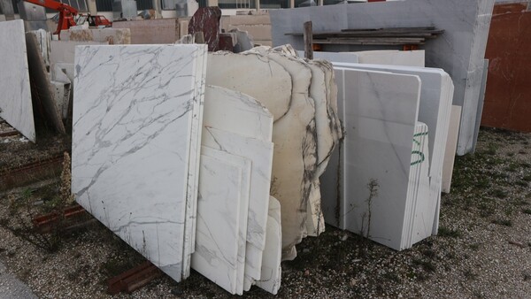 556#5538 Lastre marmo bianco statuario e antique gold in vendita - foto 5